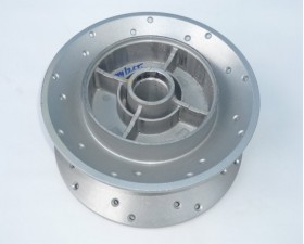 KOLO ZADNÍ - STŘED NA KOTOUČ. BRZDU - STŘÍBRNÝ - JAWA 300,350CL KYVACKA, PERAK + MODEL 42